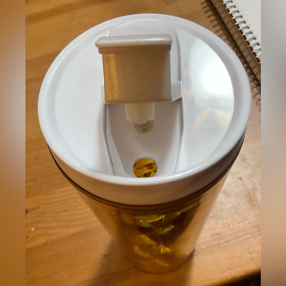 Cupture: Crystal iridescent yellow 22 ounce about 9” tall tumbler with white lid - Picture 3 of 5